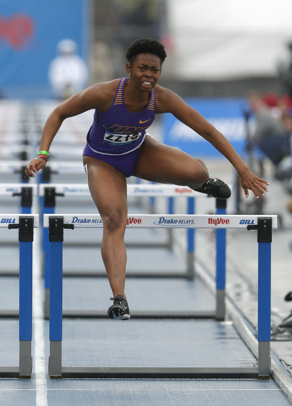 042718mp-DrakeRelays-woman-100hurdle-1